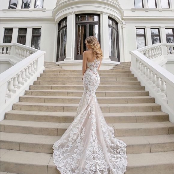 Blue by Enzoani wedding dress - Matilda - Picture 3 of 8